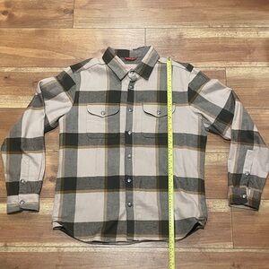 Men's Plaid Iron & Resin Flannel - Beige and Green